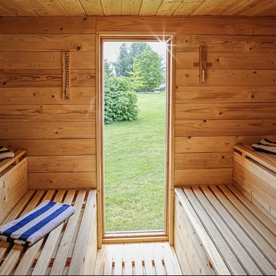 Sauna mit Blick in den Garten